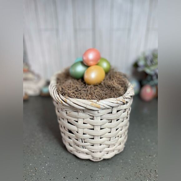 12” Basket! White, Infinity Shape No Handle Prefilled with Moss EPC - Picture 6 of 12